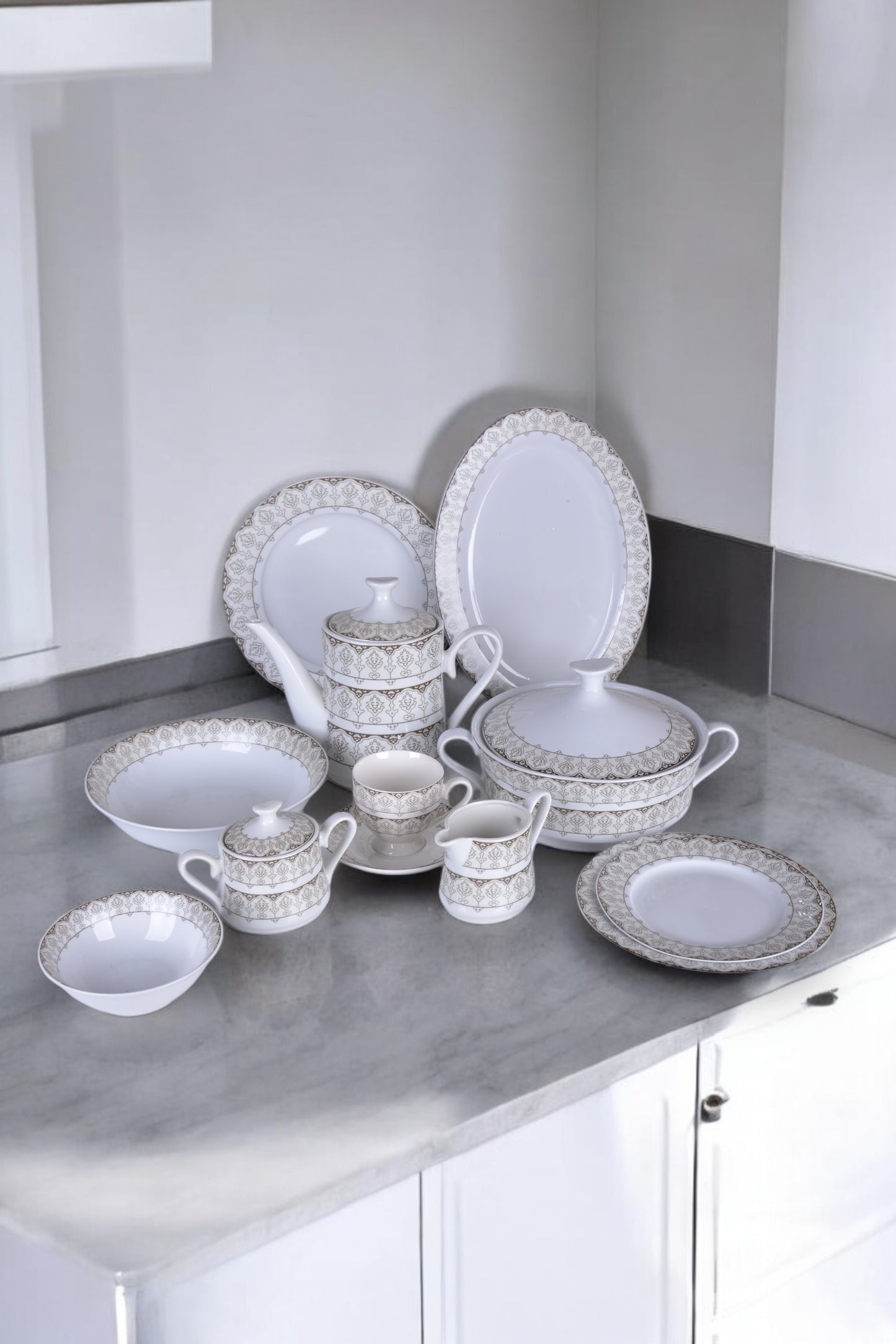 61-Piece Dinnerware Set