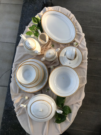 24 Piece Dinnerware Set