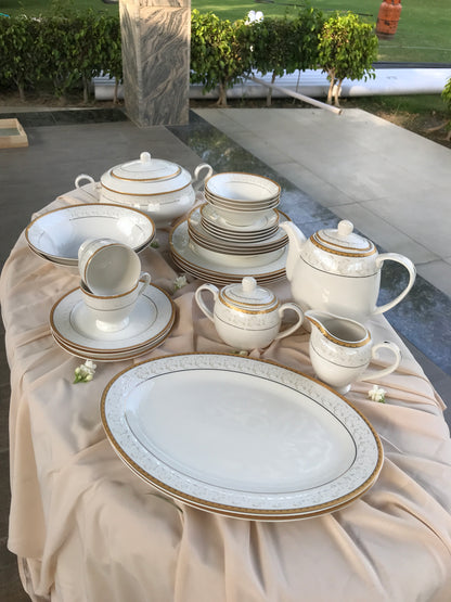 24 Piece Dinnerware Set