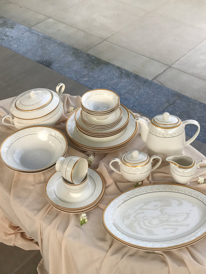 24 Piece Dinnerware Set