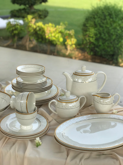 24 Piece Dinnerware Set