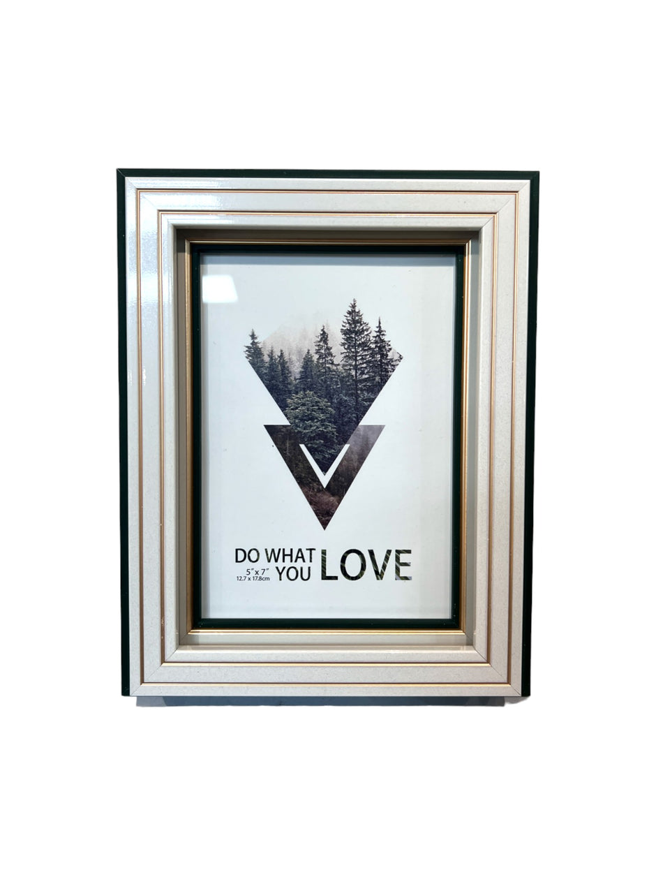 Beautiful Photo Frames in Pakistan – Elegant Designs for Every Memory